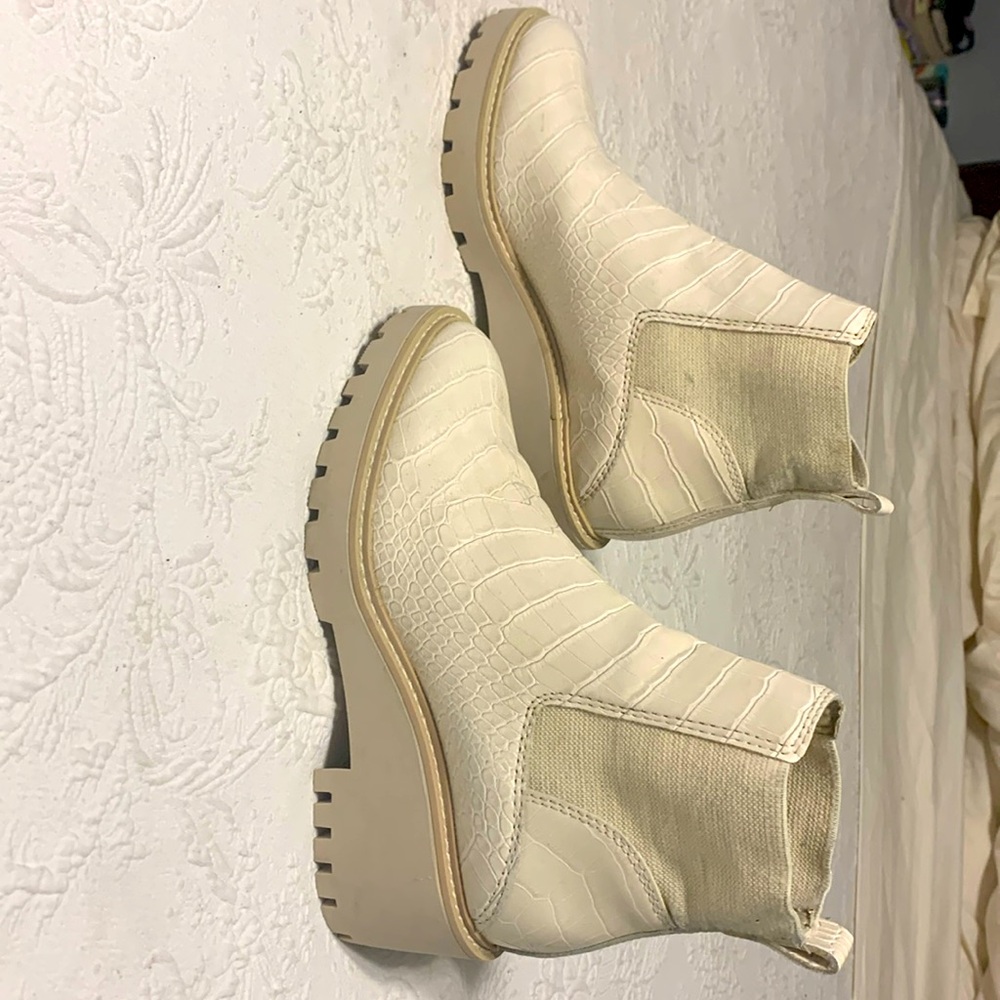 Cream colored Dolce Vita Platform Boots, Size 8.